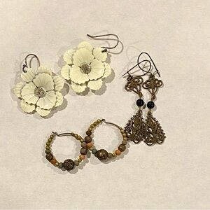 Earring set -white flower, beaded hoop and dangling filigree boho shabby earring